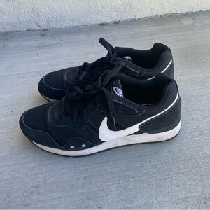 Nike venture runner